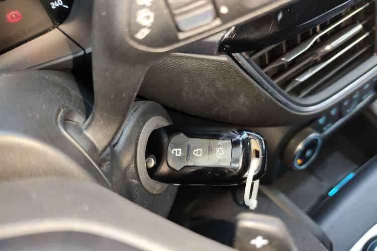 Ford Focus Active 2020 #9 Ford Focus Active 2020 car image #9