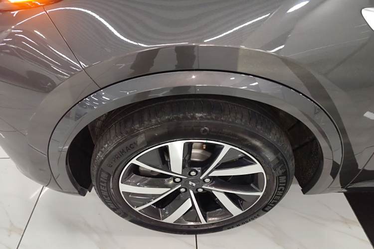 Li L8 2023 изображение автомобиля #9