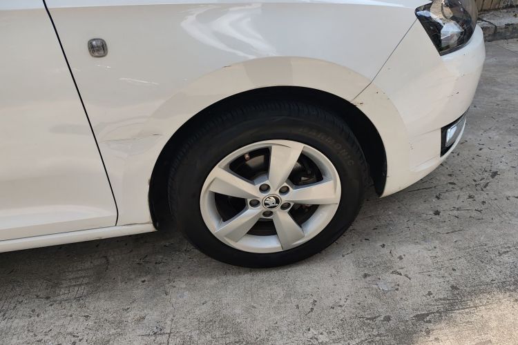 Skoda Rapid Spaceback 2016 car image #9