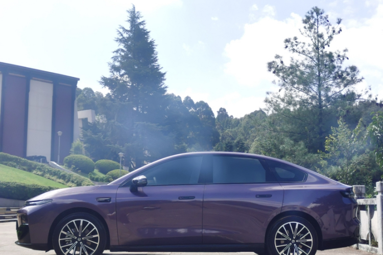 零跑汽车 零跑B01 2025 汽车图片 #9