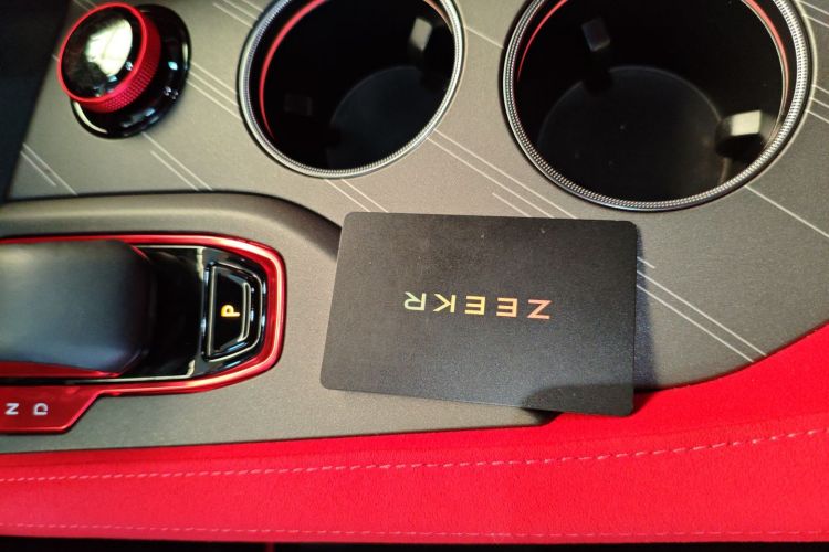 Zeekr 001 FR 2023 изображение автомобиля #9