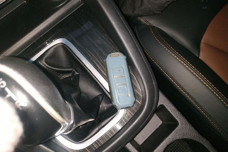 SWM X7 2022 صورة سيارة #9