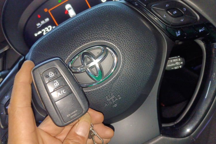 Toyota C-HR EV 2020 #9 Toyota C-HR EV 2020 car image #9