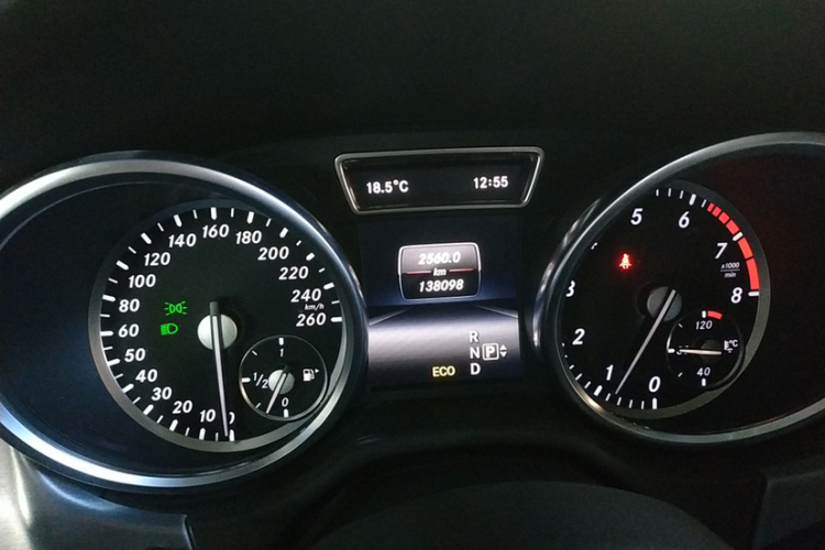 Mercedes-Benz M Class 2015 car image #9