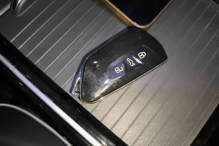 Volkswagen ID.6 X 2023 car image #9