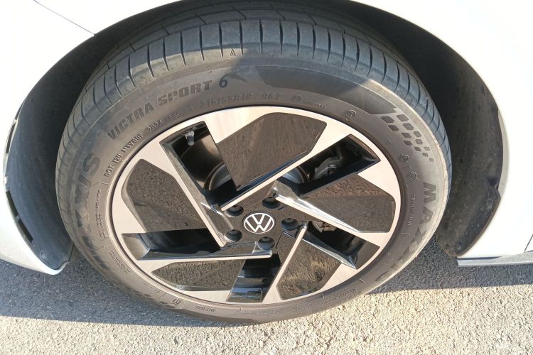 Volkswagen ID.3 2024 immagine di auto #9