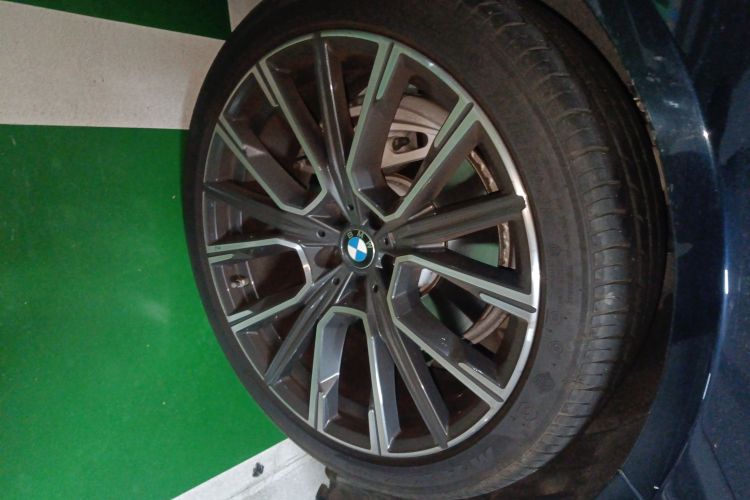 BMW M760Le 2020 car image #9