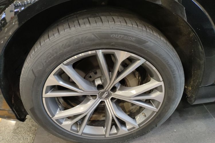 Audi Q8 2020 car image #9