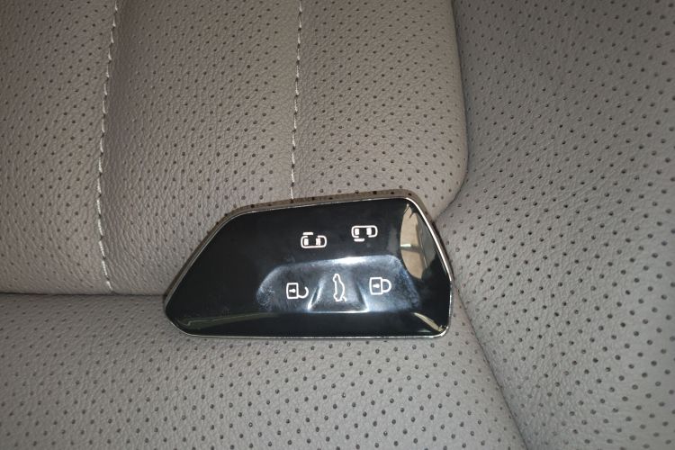 Volkswagen Viloran 2022 car image #9