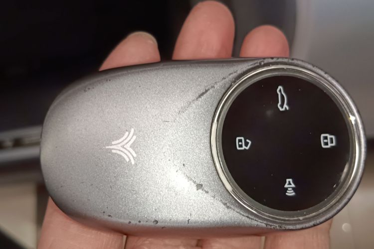 哪吒汽车 哪吒GT 2024 汽车图片 #9