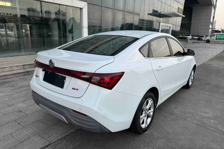 MG GT 2017 car image #9