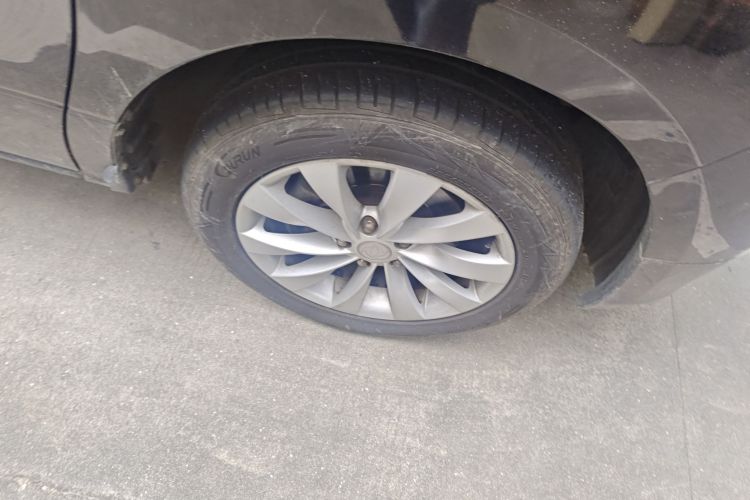 Forthing CM7 2015 imagem de carro #9