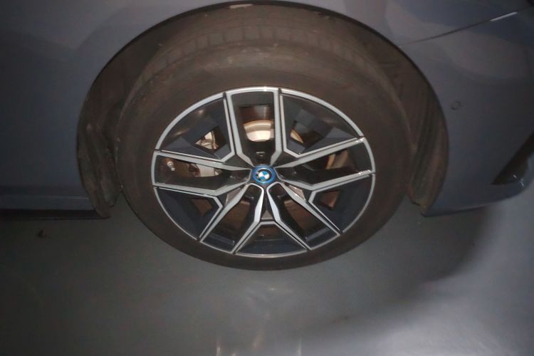 BMW i5 M60 2024 car image #9