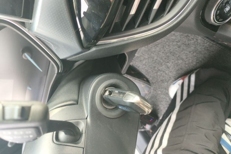 Ford Focus Active 2020 car image #9