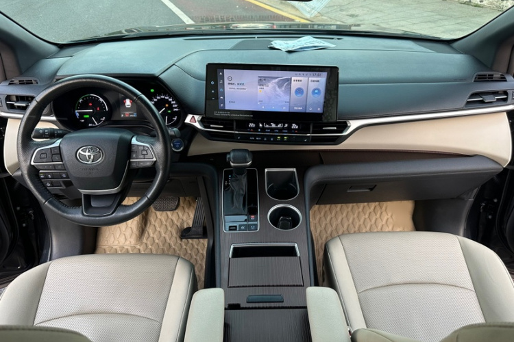 Toyota Granvia 2023 car image #9