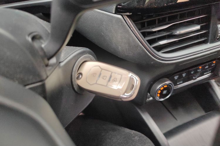 Ford Focus Active 2019 car image #9