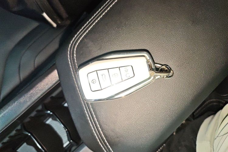 GEELY Binray 2025 car image #9