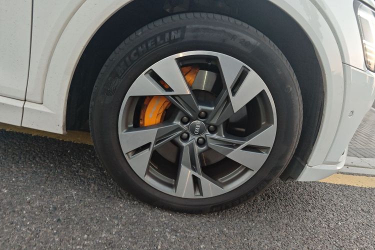 Audi e-tron (Imported) 2021 car image #9