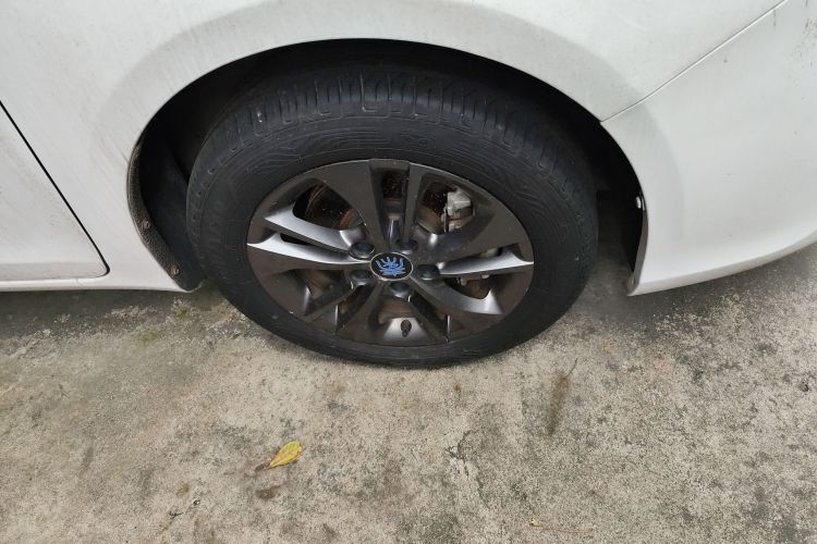 BYD Qin New Energy 2018 car image #9