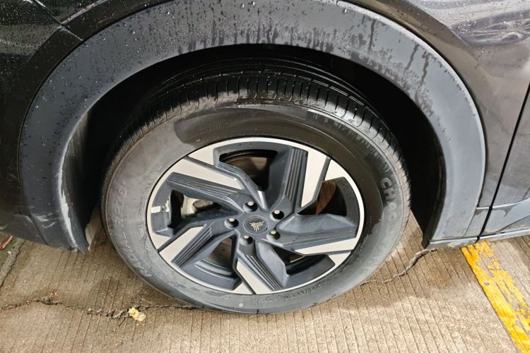 哪吒汽车 哪吒X 2023 汽车图片 #9