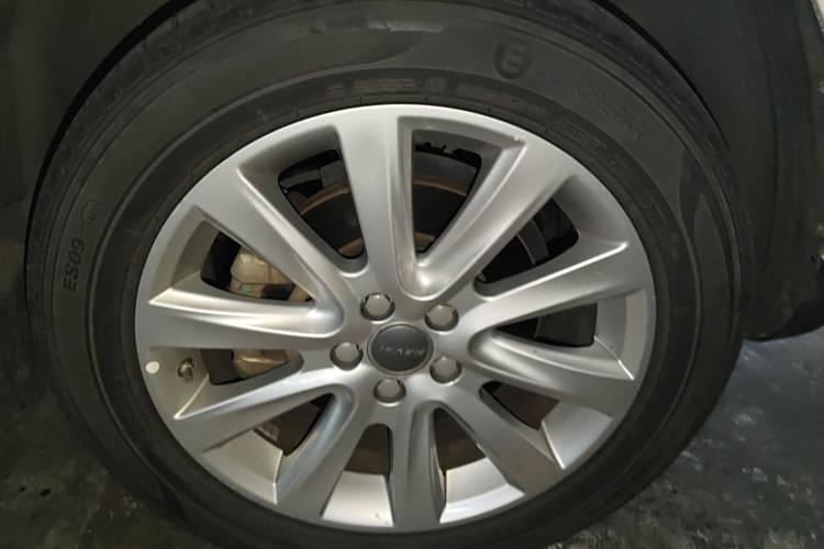 Haval H8 2015 car image #9