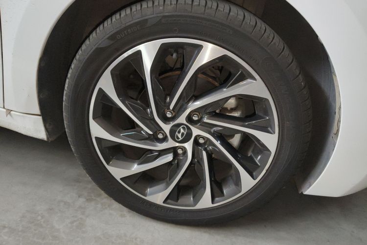 Hyundai Elantra AD 2020 immagine di auto #9