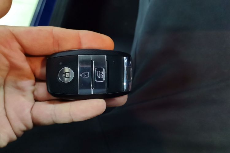 Kia Rio Cross 2018 car image #9