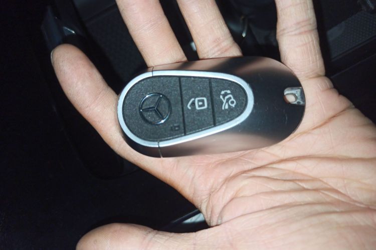 Mercedes-Benz EQE SUV 2023 immagine di auto #9