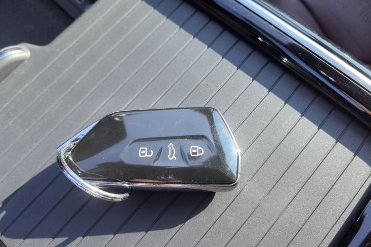 Volkswagen ID.6 X 2022 immagine di auto #9