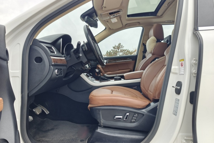 Haval H8 2015 car image #9