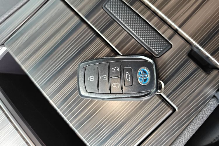 Toyota Granvia 2023 immagine di auto #9