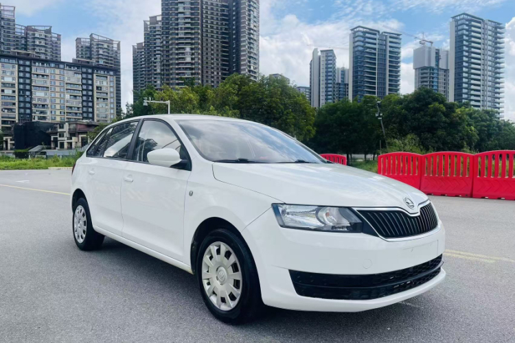Skoda Rapid Spaceback 2016 car image #9