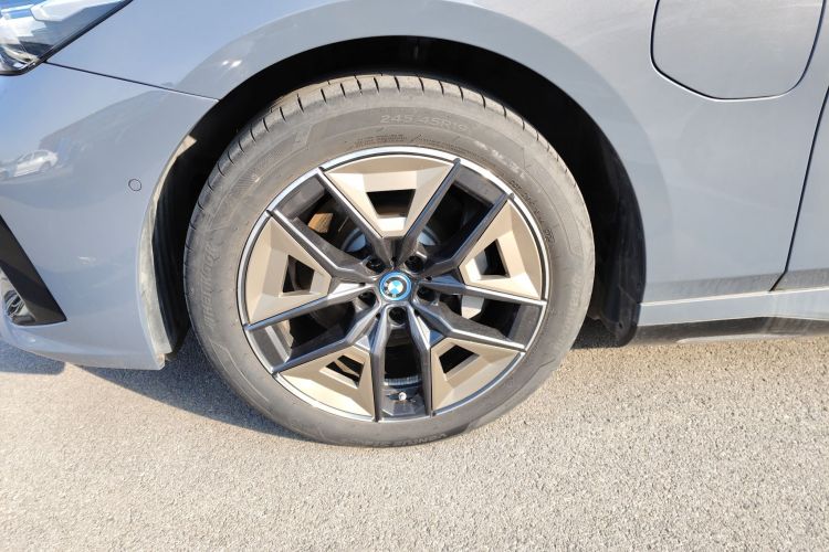 BMW i5 M60 2024 car image #9