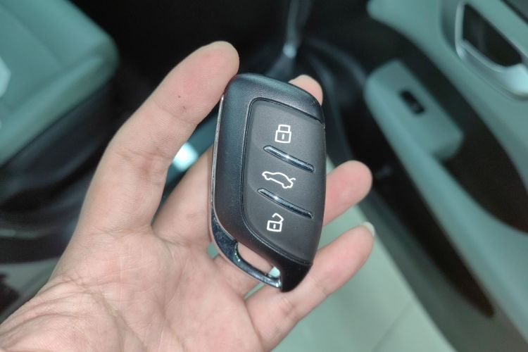 Roewe D6 2025 изображение автомобиля #9