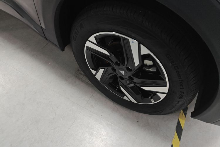 哪吒汽车 哪吒X 2023 汽车图片 #9