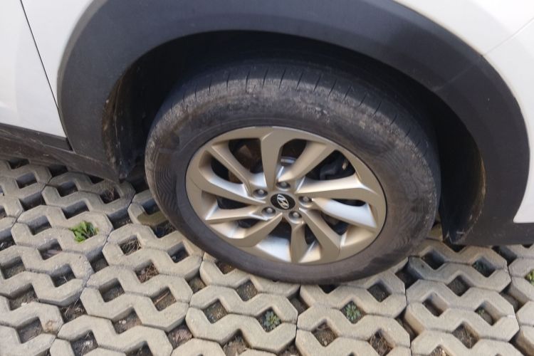 Hyundai Tucson (Imported) 2016 car image #9