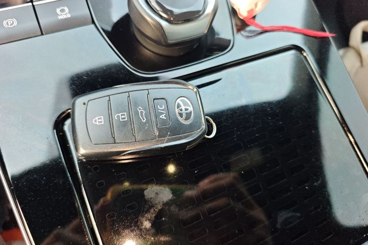 Toyota bZ4X 2022 immagine di auto #9