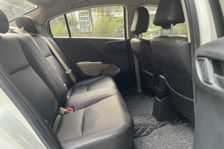 Honda City 2016 изображение автомобиля #9