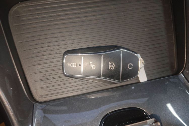 BYD e2 2024 image de voiture #9