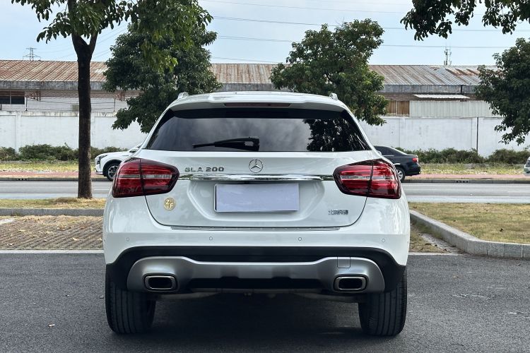 Mercedes-Benz GLA Class 2018 car image #9