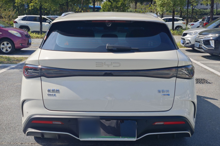 BYD Seal 06 DM-i 2025 immagine di auto #9