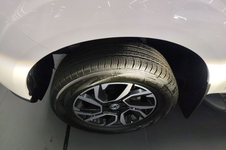 2025 car image #9