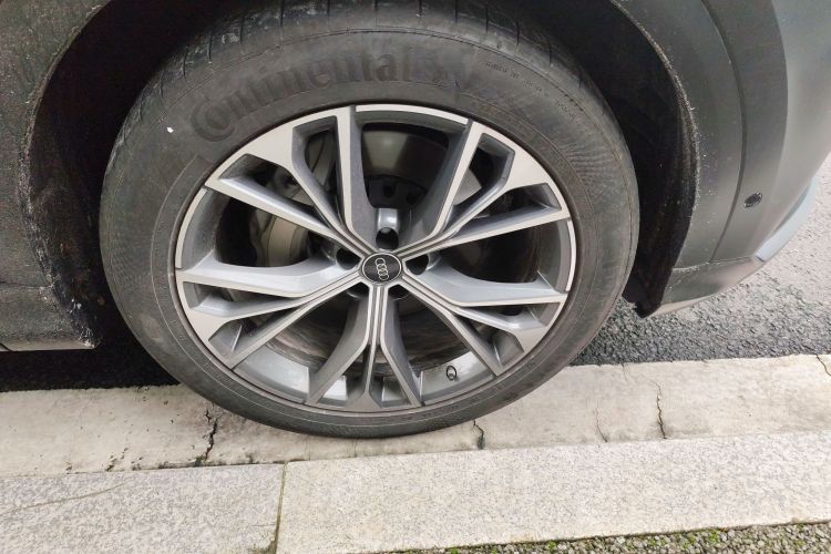 Audi Q8 2024 car image #9