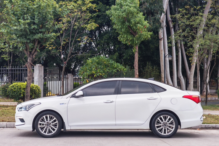 Hyundai Mistra 2017 immagine di auto #9