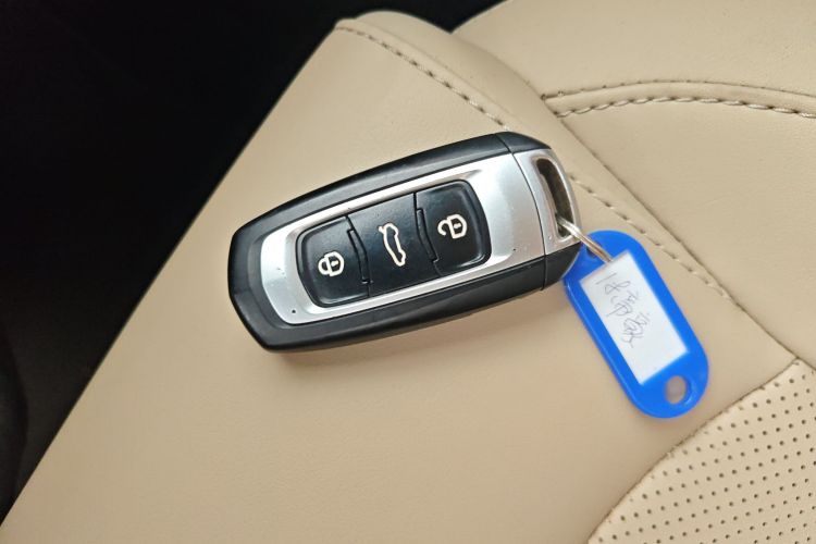 GEELY Emgrand 2018 car image #9