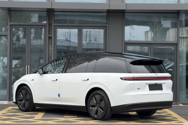 Li i8 2025 изображение автомобиля #9