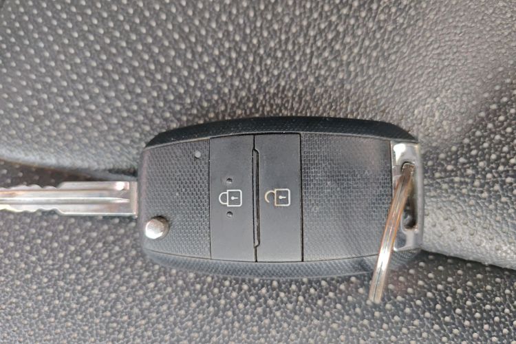 Kia Stonic 2016 image de voiture #9