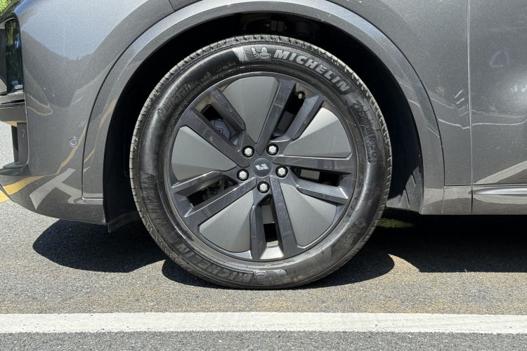 Li L8 2024 изображение автомобиля #9