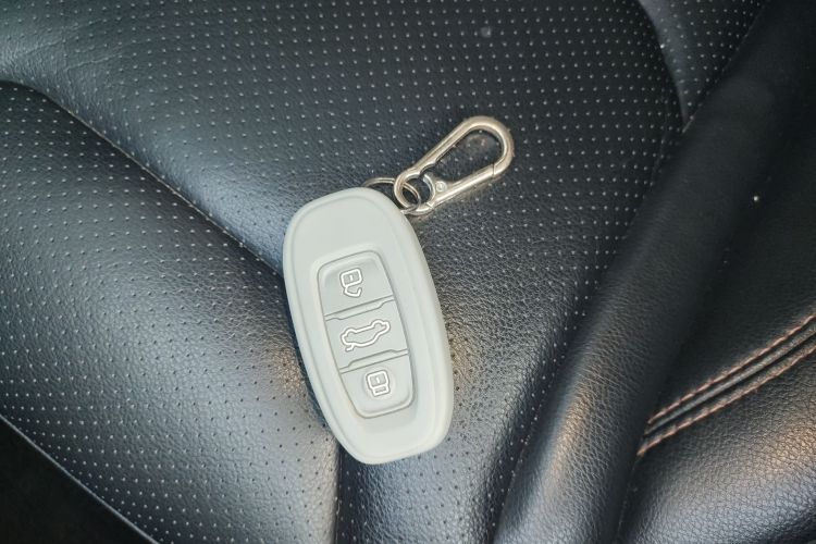 HongQi E-HS3 2020 car image #9