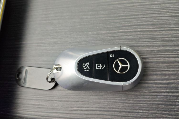 Mercedes-Benz EQS Class 2023 car image #9